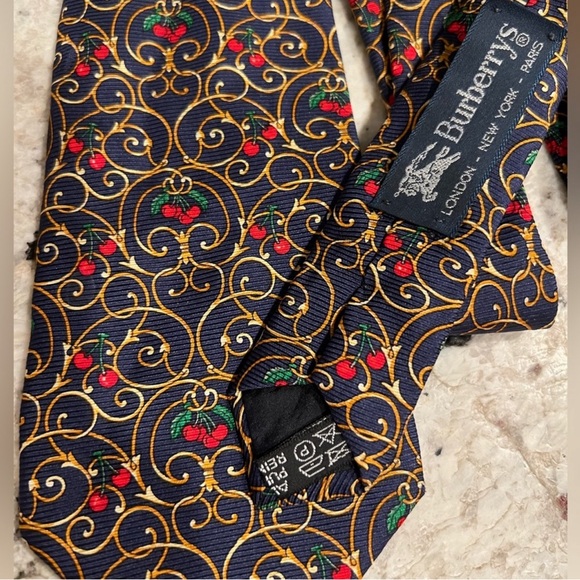 Burberry’s silk tie - Picture 5 of 5